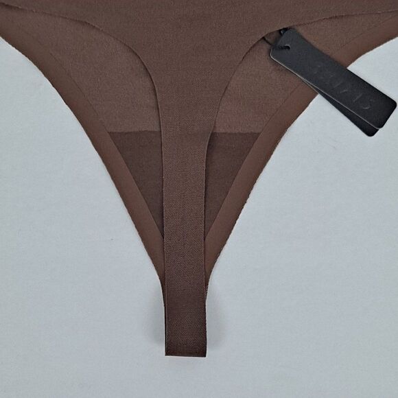 Skims ladies thong NWT - Picture 3 of 5